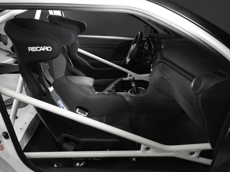 Интерьер Scion tC by Dynamic 2011 года  (фото 5 из 7)